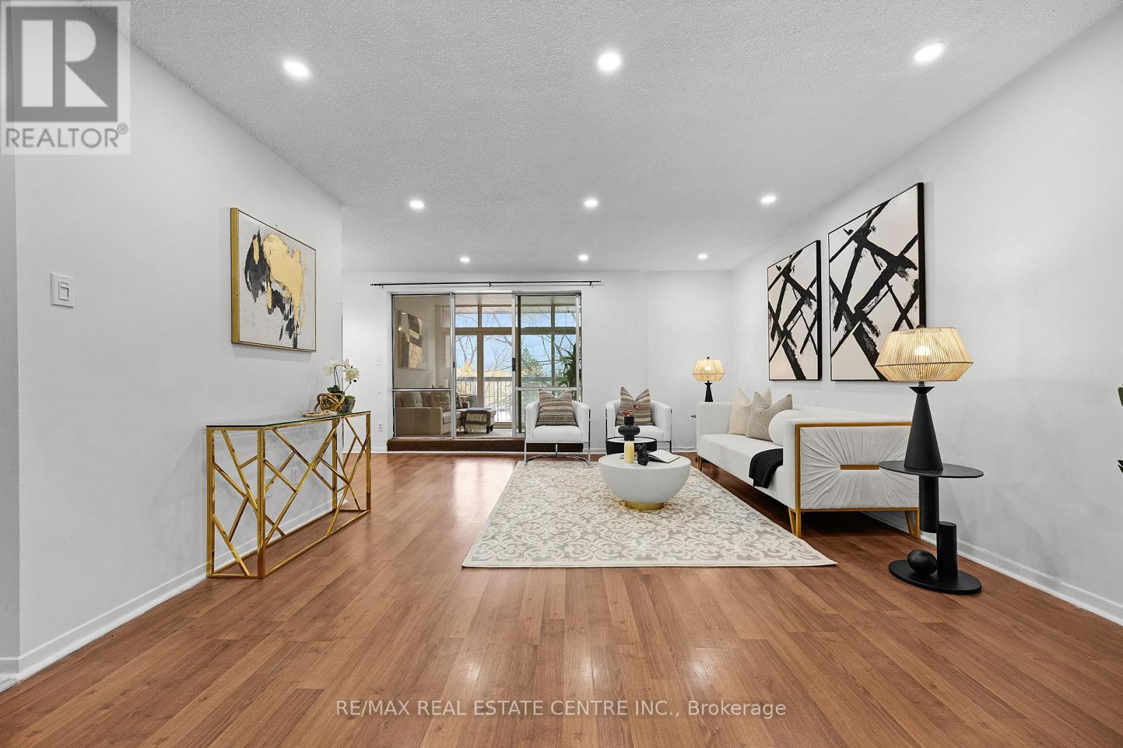 250 - 3025 The Credit Woodlands, Mississauga, Ontario  L5C 2V3 - Photo 6 - W12536238