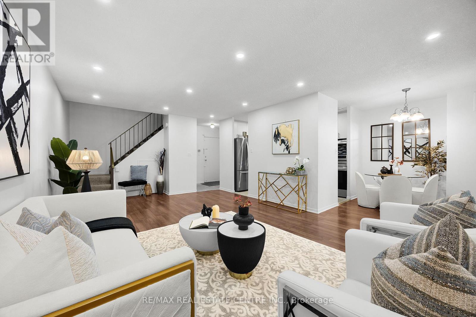 250 - 3025 The Credit Woodlands, Mississauga, Ontario  L5C 2V3 - Photo 8 - W12536238