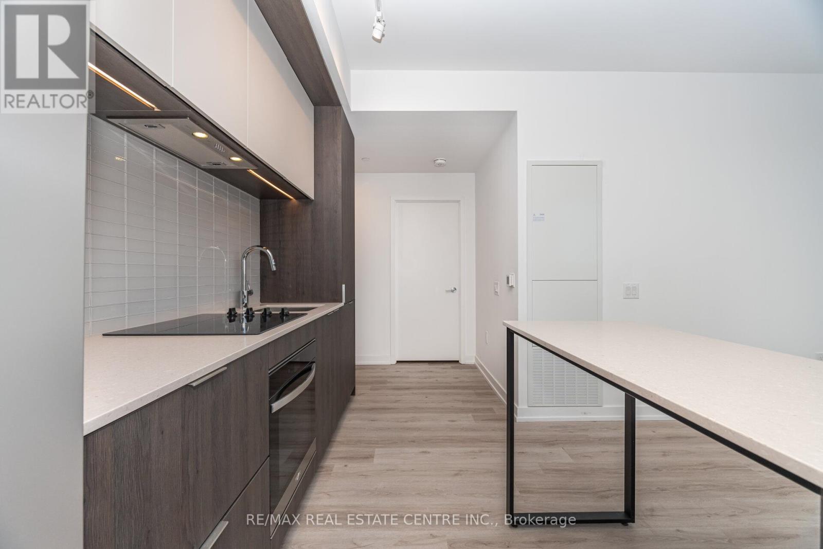 703 - 395 Square One Drive, Mississauga, Ontario  L5B 0P6 - Photo 12 - W12536310