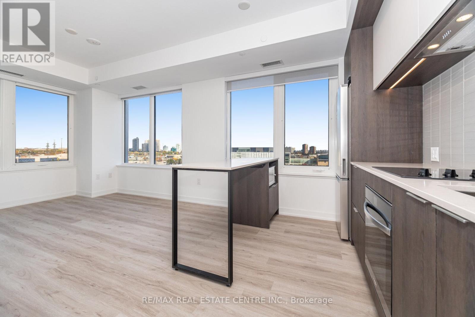 703 - 395 Square One Drive, Mississauga, Ontario  L5B 0P6 - Photo 13 - W12536310