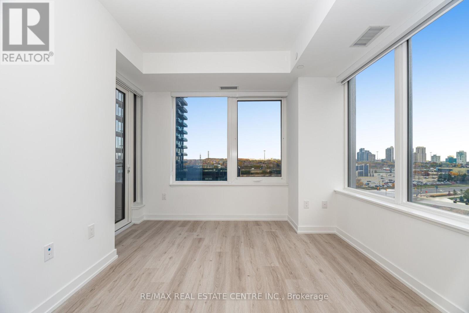 703 - 395 Square One Drive, Mississauga, Ontario  L5B 0P6 - Photo 17 - W12536310