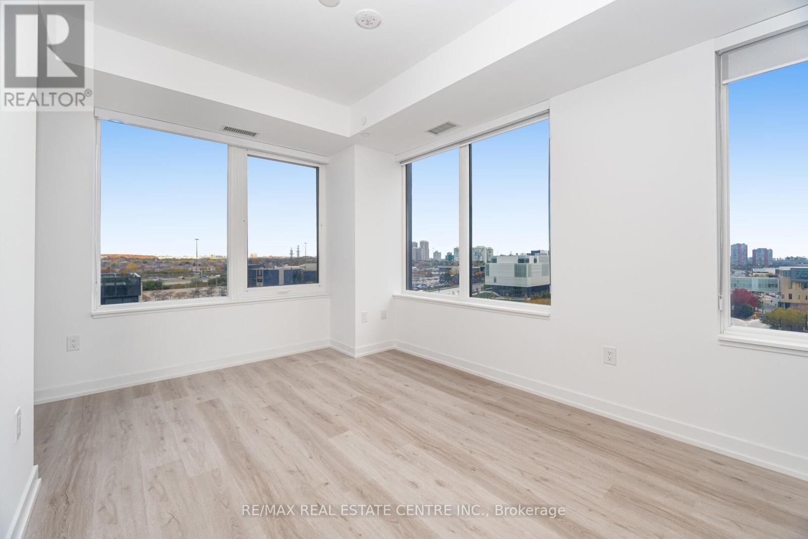 703 - 395 Square One Drive, Mississauga, Ontario  L5B 0P6 - Photo 18 - W12536310