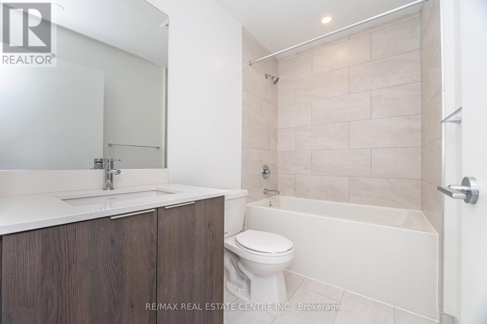 703 - 395 Square One Drive, Mississauga, Ontario  L5B 0P6 - Photo 19 - W12536310