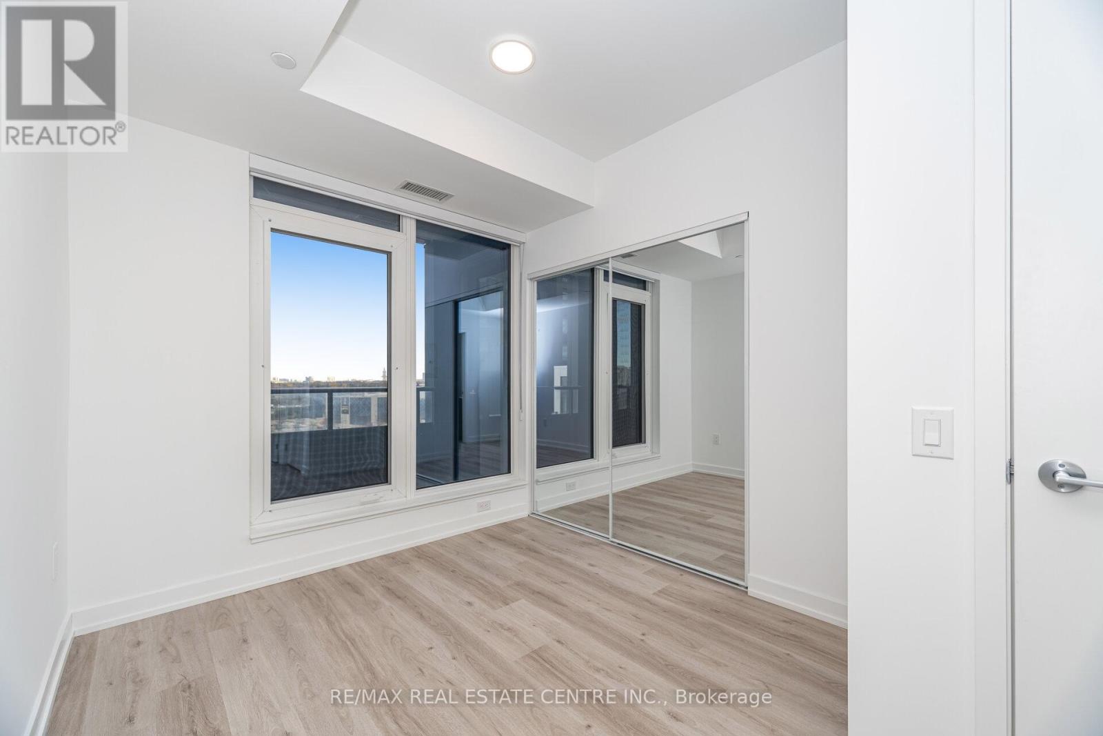 703 - 395 Square One Drive, Mississauga, Ontario  L5B 0P6 - Photo 20 - W12536310