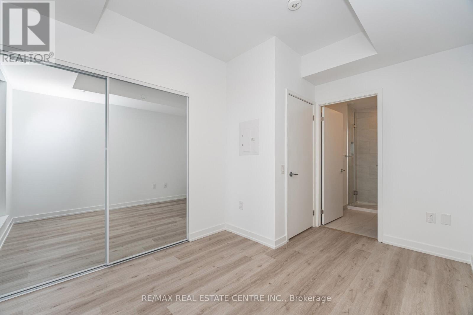 703 - 395 Square One Drive, Mississauga, Ontario  L5B 0P6 - Photo 22 - W12536310