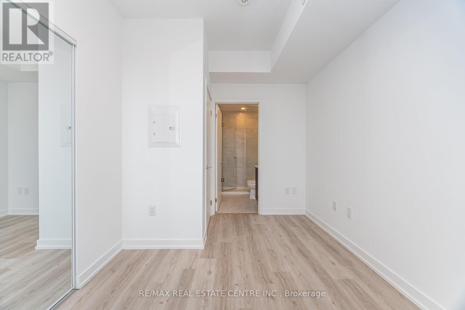 703 - 395 Square One Drive, Mississauga, Ontario  L5B 0P6 - Photo 23 - W12536310