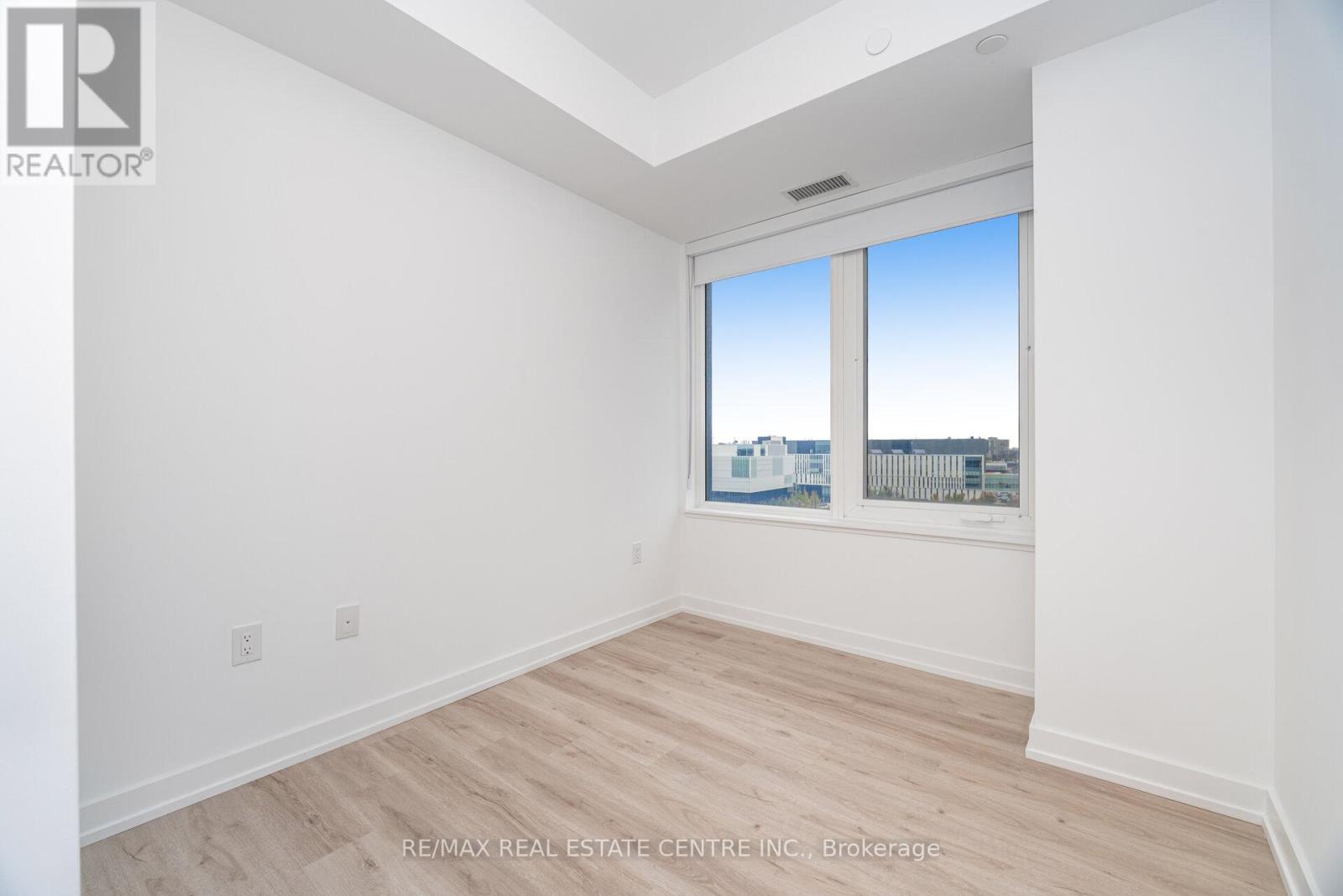 703 - 395 Square One Drive, Mississauga, Ontario  L5B 0P6 - Photo 25 - W12536310