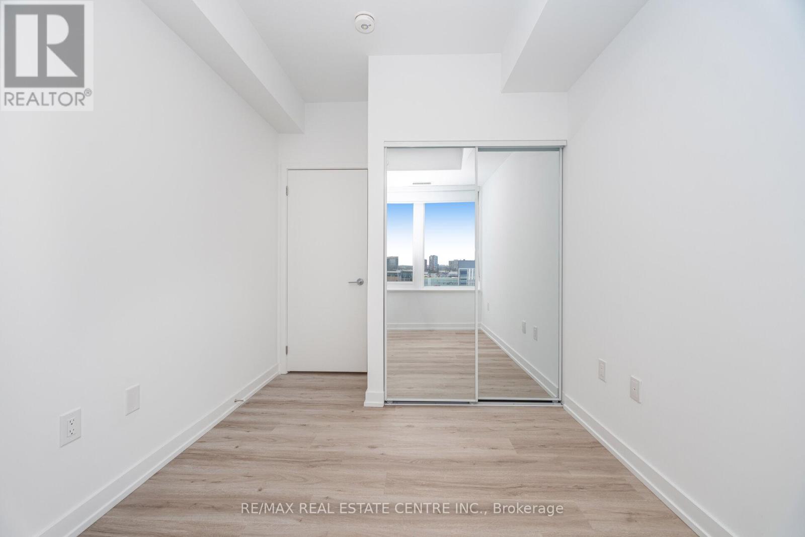 703 - 395 Square One Drive, Mississauga, Ontario  L5B 0P6 - Photo 26 - W12536310