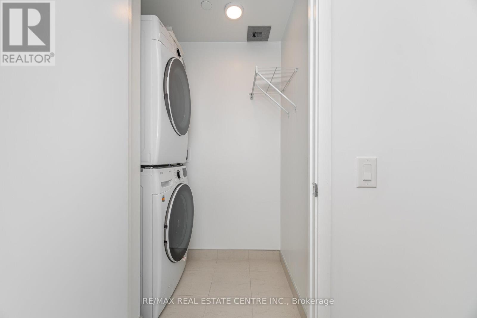 703 - 395 Square One Drive, Mississauga, Ontario  L5B 0P6 - Photo 27 - W12536310