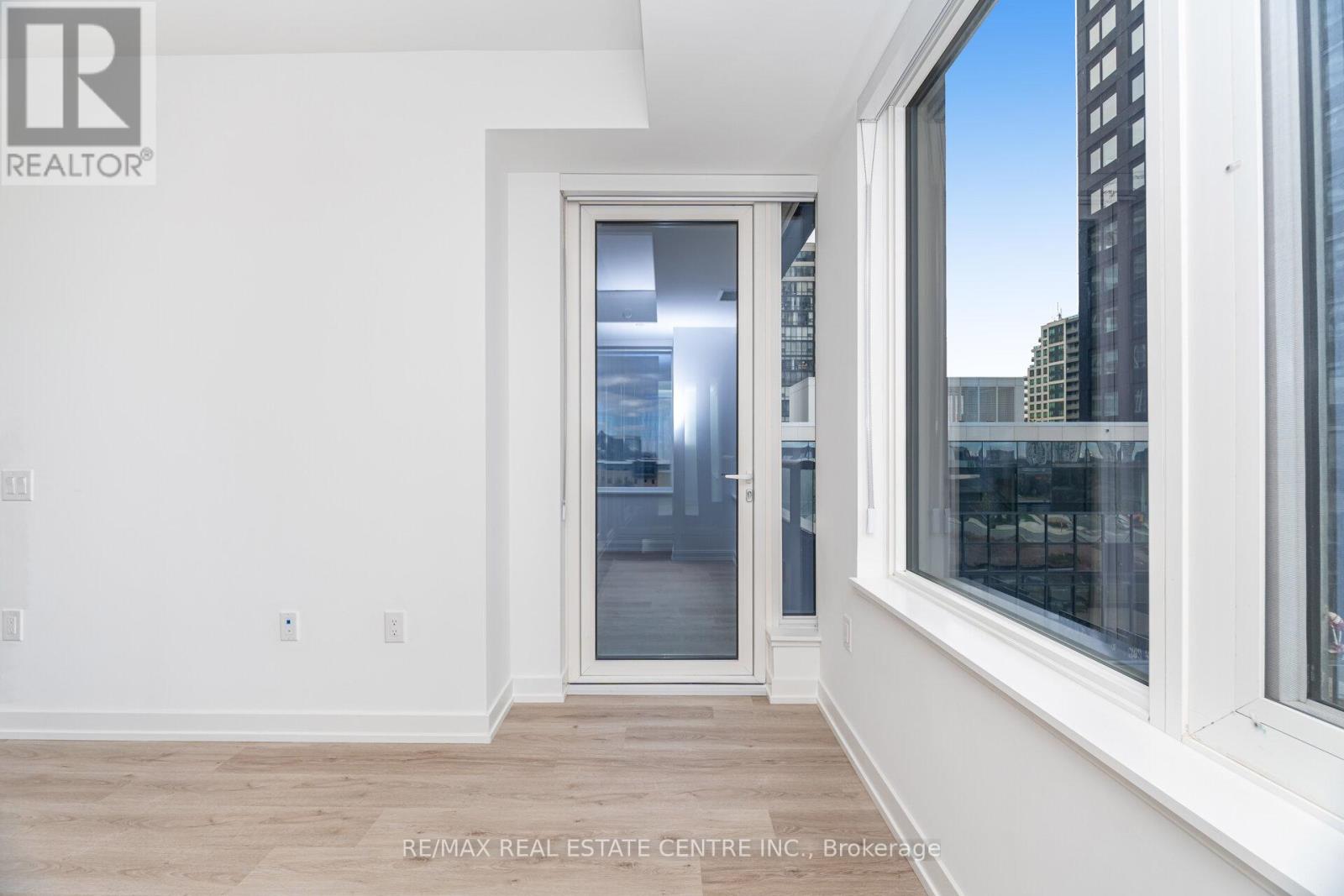 703 - 395 Square One Drive, Mississauga, Ontario  L5B 0P6 - Photo 28 - W12536310