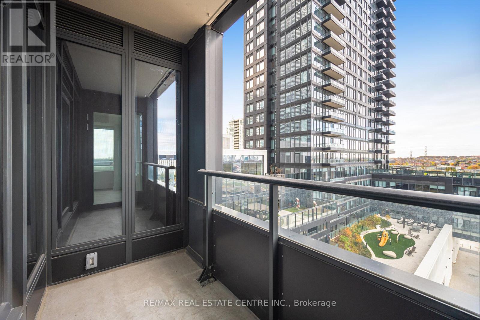 703 - 395 Square One Drive, Mississauga, Ontario  L5B 0P6 - Photo 29 - W12536310