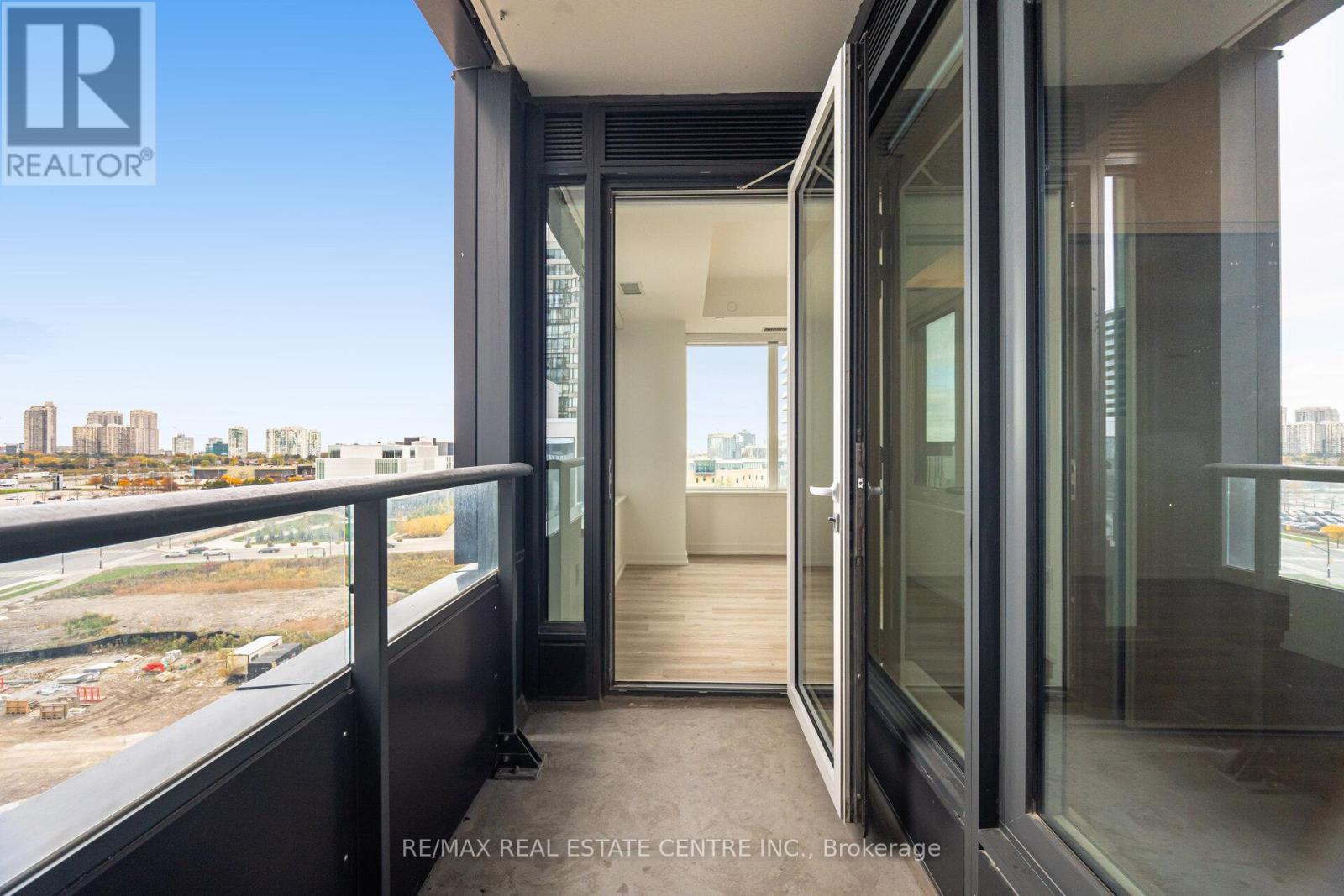 703 - 395 Square One Drive, Mississauga, Ontario  L5B 0P6 - Photo 30 - W12536310