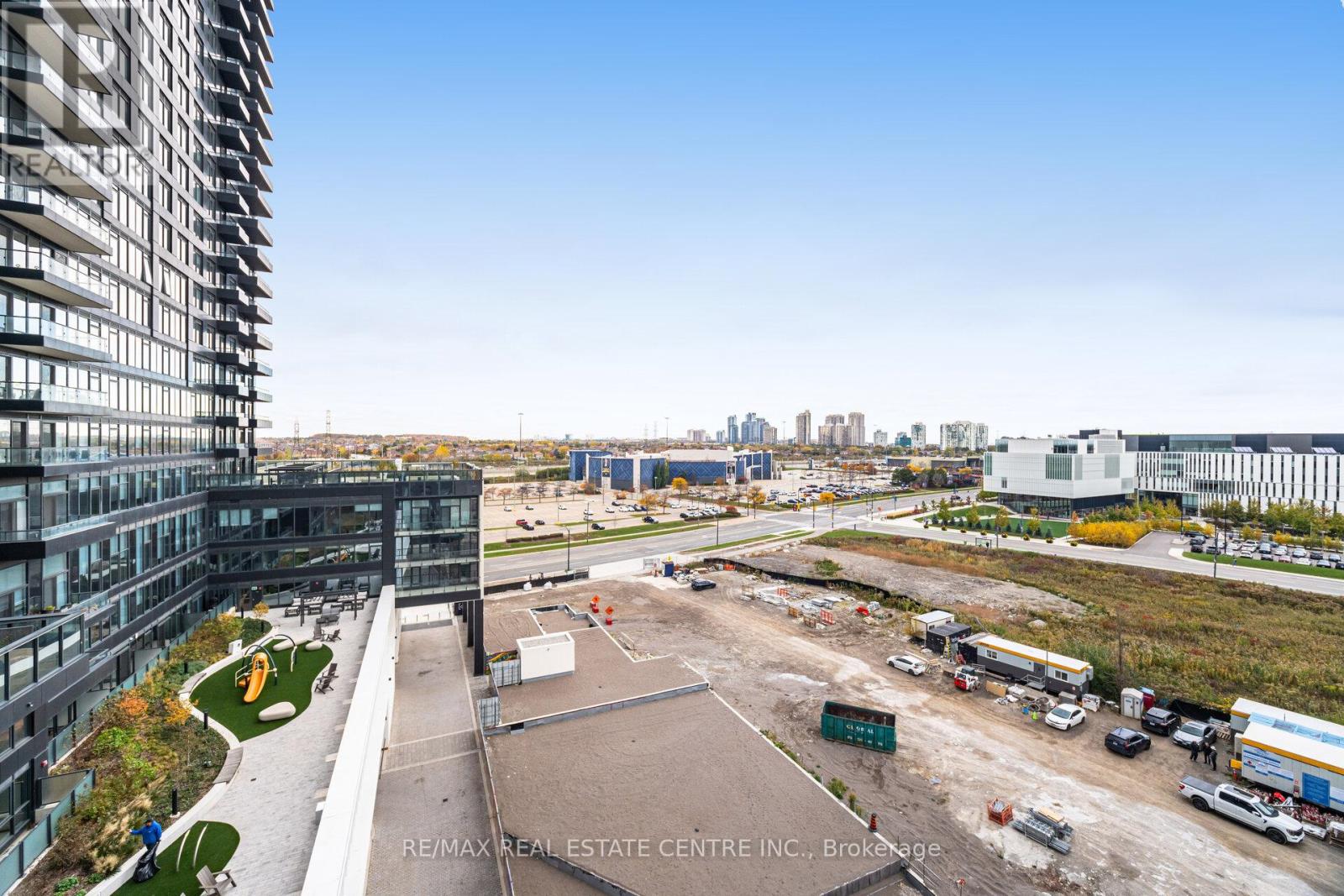 703 - 395 Square One Drive, Mississauga, Ontario  L5B 0P6 - Photo 32 - W12536310