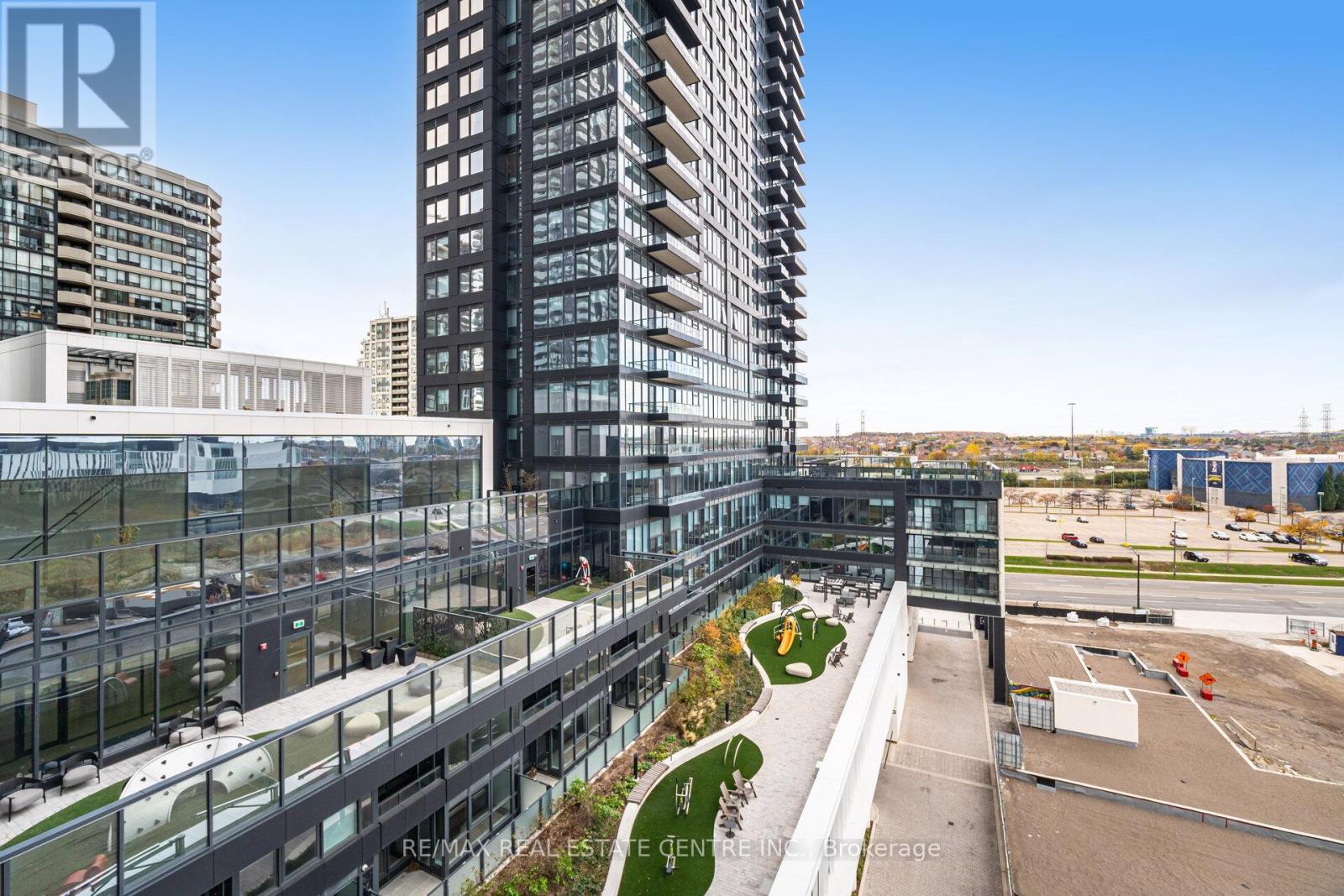703 - 395 Square One Drive, Mississauga, Ontario  L5B 0P6 - Photo 33 - W12536310