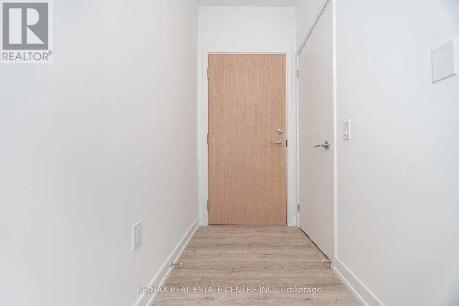 703 - 395 Square One Drive, Mississauga, Ontario  L5B 0P6 - Photo 5 - W12536310