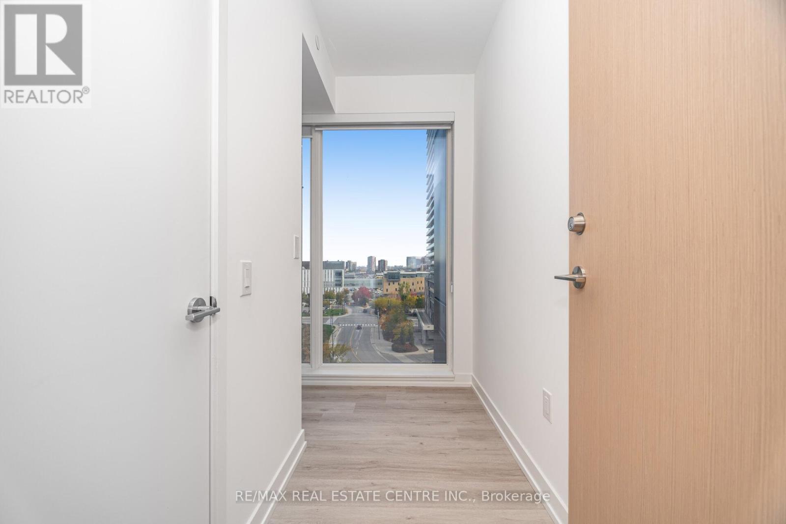 703 - 395 Square One Drive, Mississauga, Ontario  L5B 0P6 - Photo 6 - W12536310