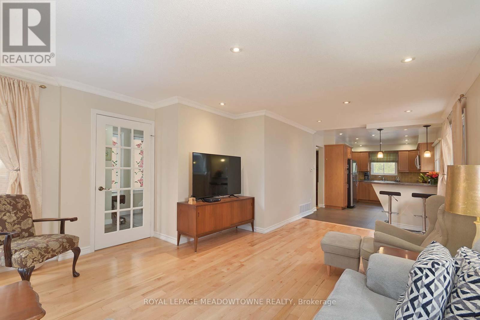 4207 Trapper Crescent, Mississauga, Ontario  L5L 3A7 - Photo 8 - W12536326