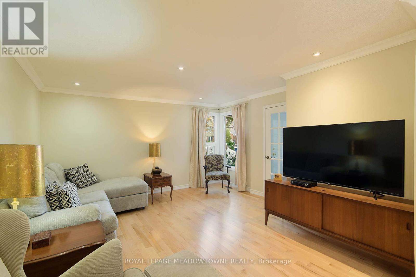 4207 Trapper Crescent, Mississauga, Ontario  L5L 3A7 - Photo 9 - W12536326