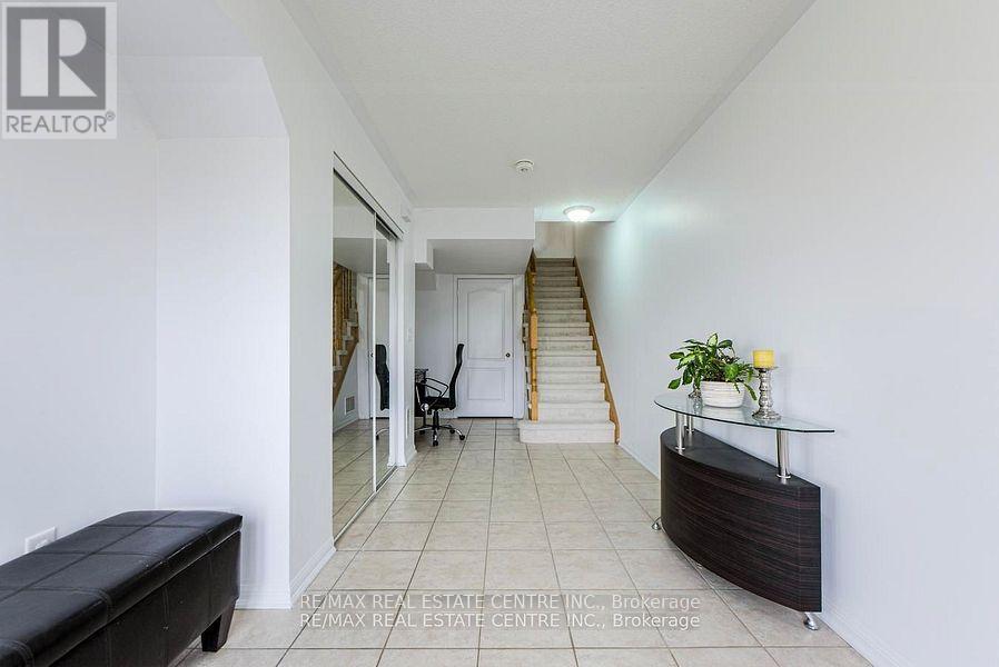 3 - 620 Ferguson Drive, Milton, Ontario  L9T 0M7 - Photo 3 - W12536344