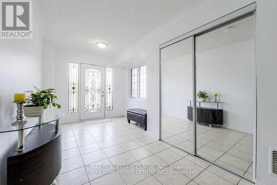 3 - 620 Ferguson Drive, Milton, Ontario  L9T 0M7 - Photo 5 - W12536344