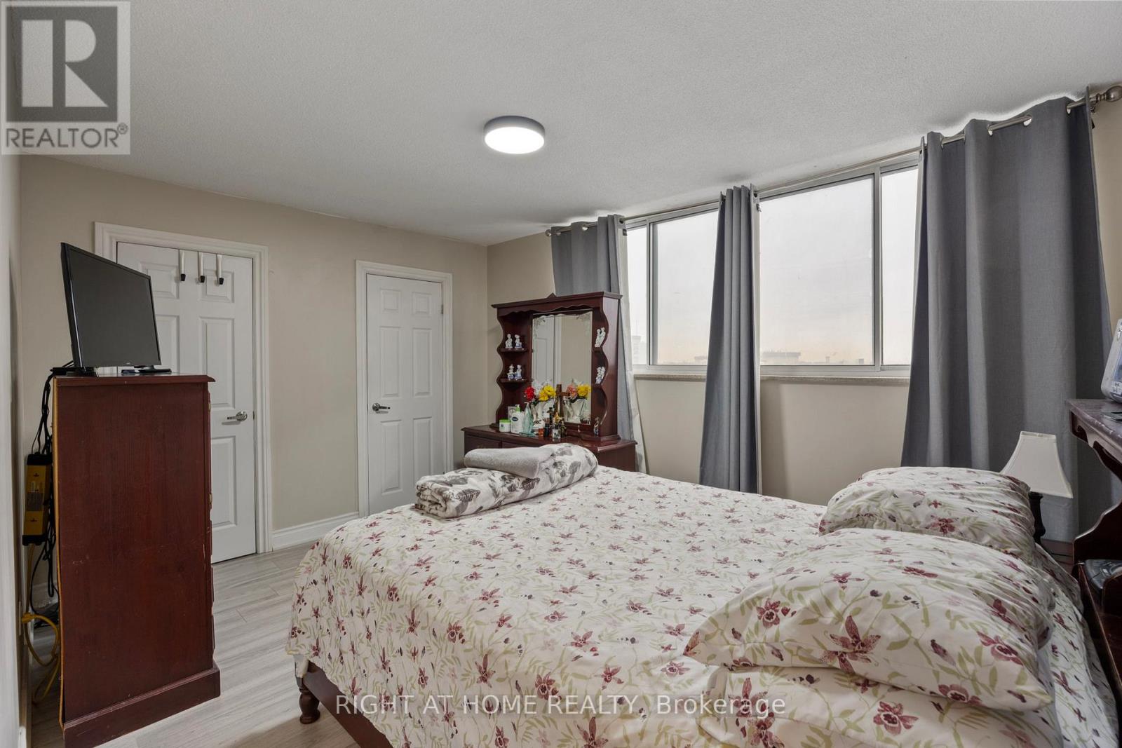 2408 - 330 Dixon Road, Toronto, Ontario  M9R 1S9 - Photo 10 - W12536358