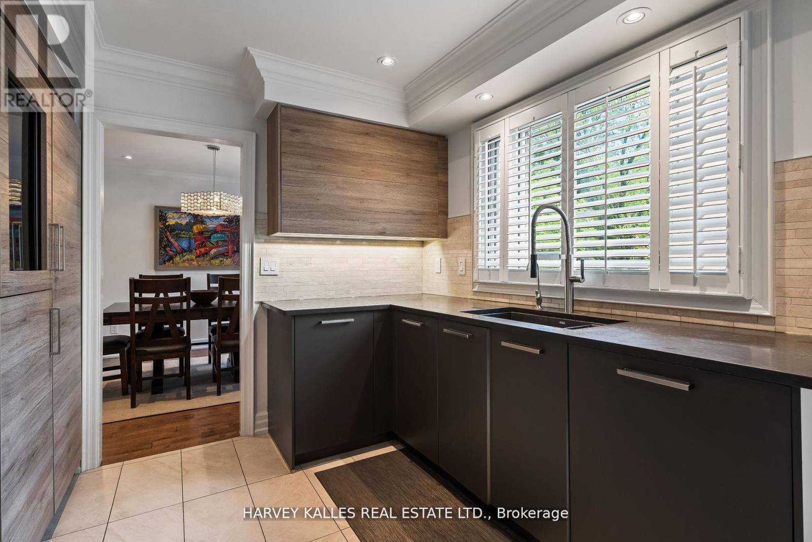 1268 Cermel Drive W, Mississauga, Ontario  L5H 3V4 - Photo 10 - W12536360