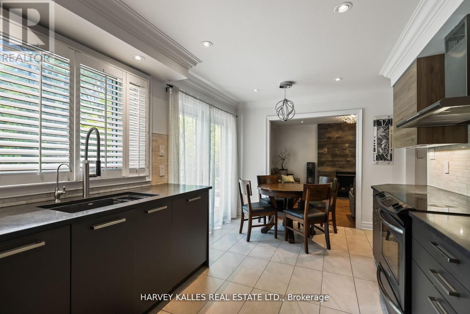 1268 Cermel Drive W, Mississauga, Ontario  L5H 3V4 - Photo 12 - W12536360