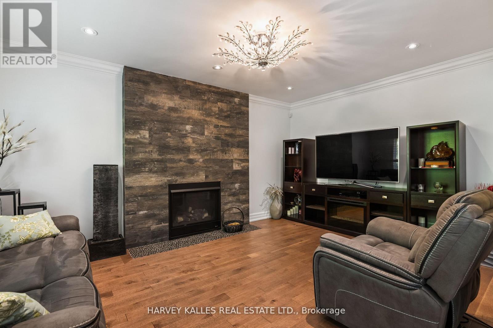 1268 Cermel Drive W, Mississauga, Ontario  L5H 3V4 - Photo 13 - W12536360