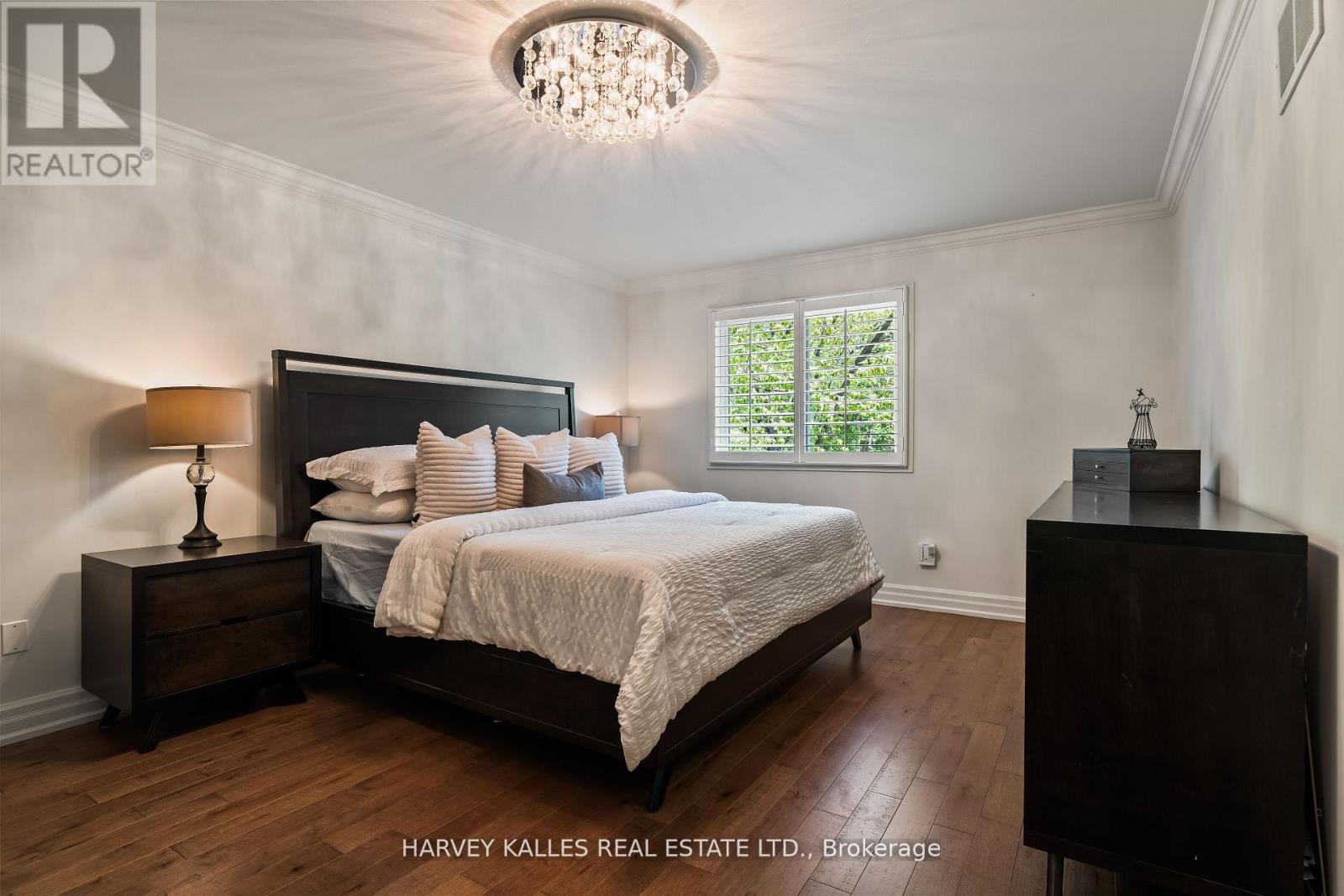 1268 Cermel Drive W, Mississauga, Ontario  L5H 3V4 - Photo 16 - W12536360