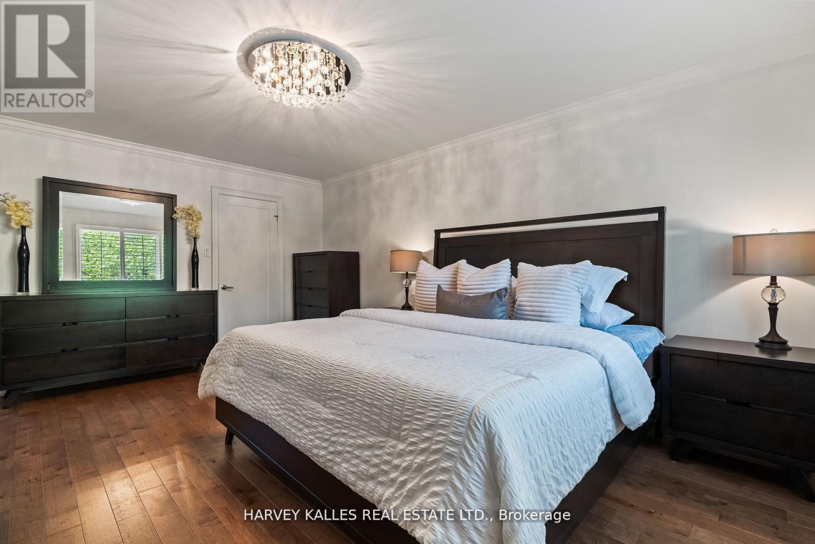 1268 Cermel Drive W, Mississauga, Ontario  L5H 3V4 - Photo 17 - W12536360