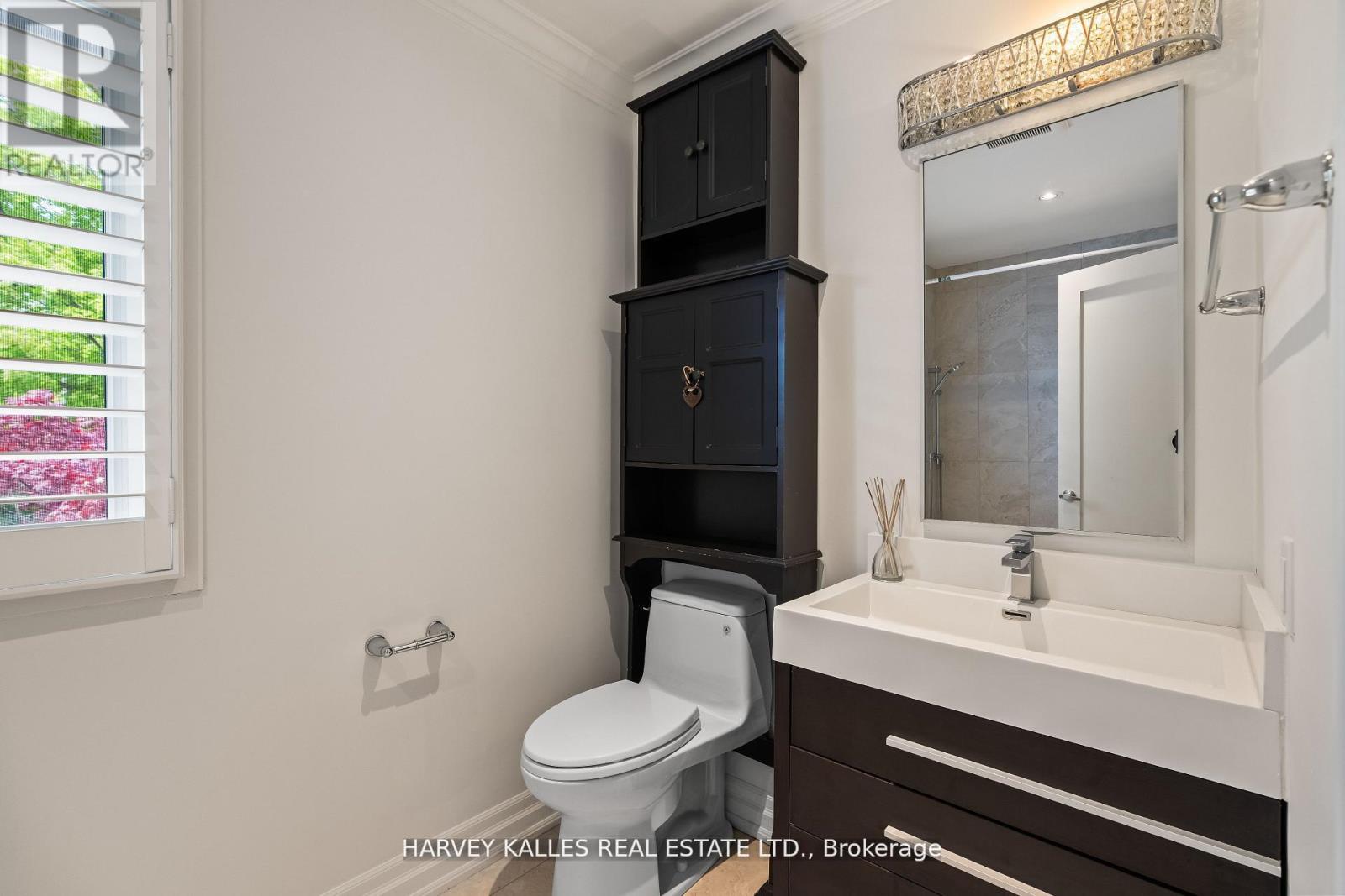 1268 Cermel Drive W, Mississauga, Ontario  L5H 3V4 - Photo 23 - W12536360