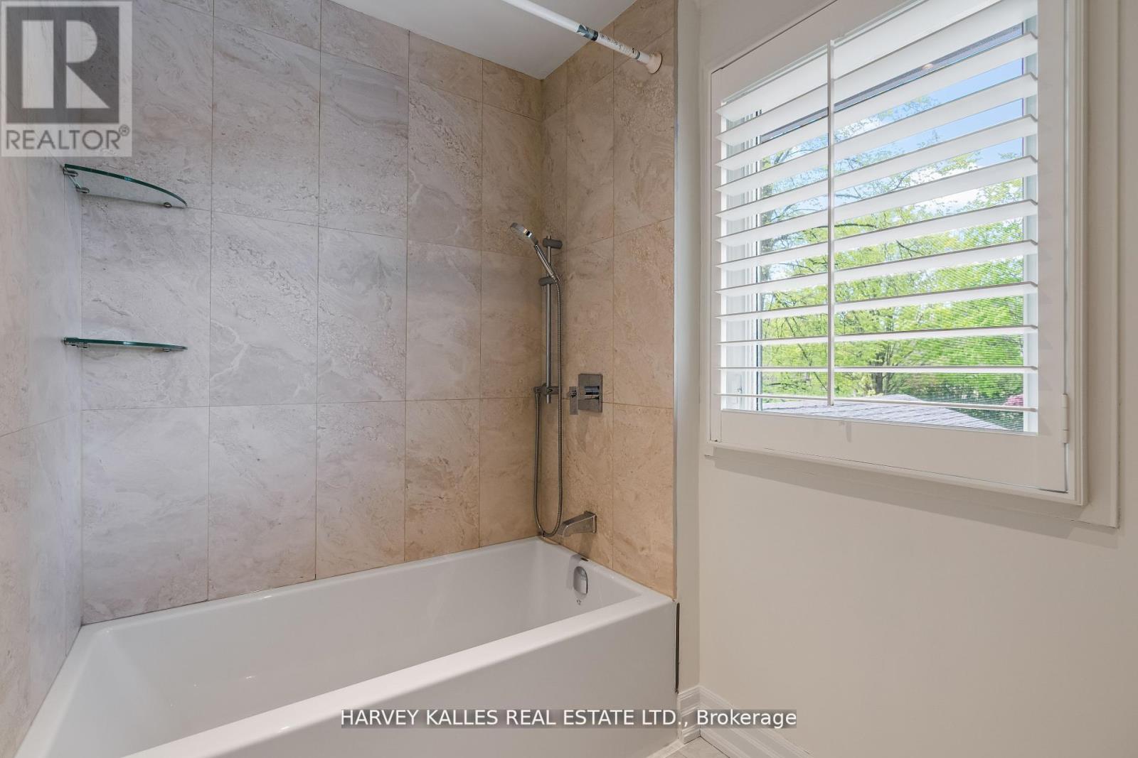 1268 Cermel Drive W, Mississauga, Ontario  L5H 3V4 - Photo 24 - W12536360