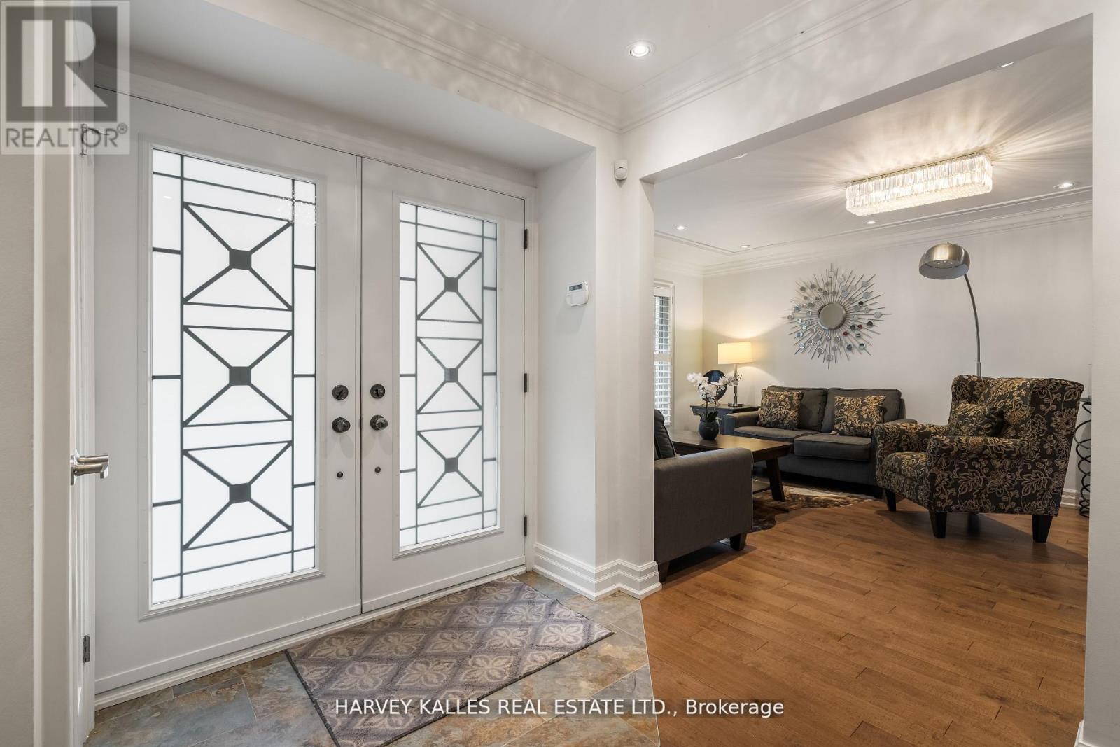 1268 Cermel Drive W, Mississauga, Ontario  L5H 3V4 - Photo 3 - W12536360