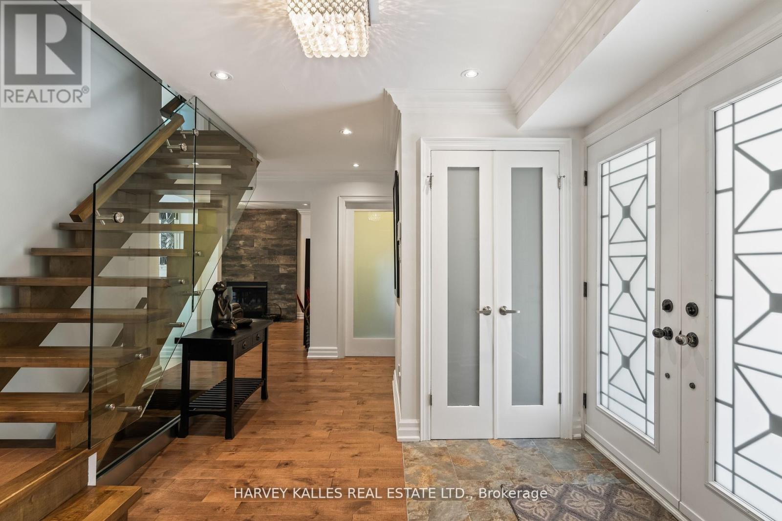 1268 Cermel Drive W, Mississauga, Ontario  L5H 3V4 - Photo 4 - W12536360