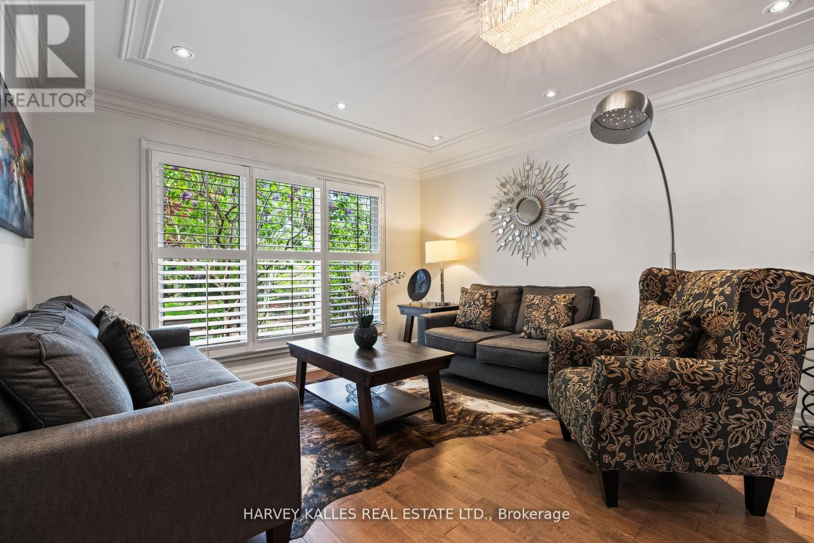 1268 Cermel Drive W, Mississauga, Ontario  L5H 3V4 - Photo 5 - W12536360