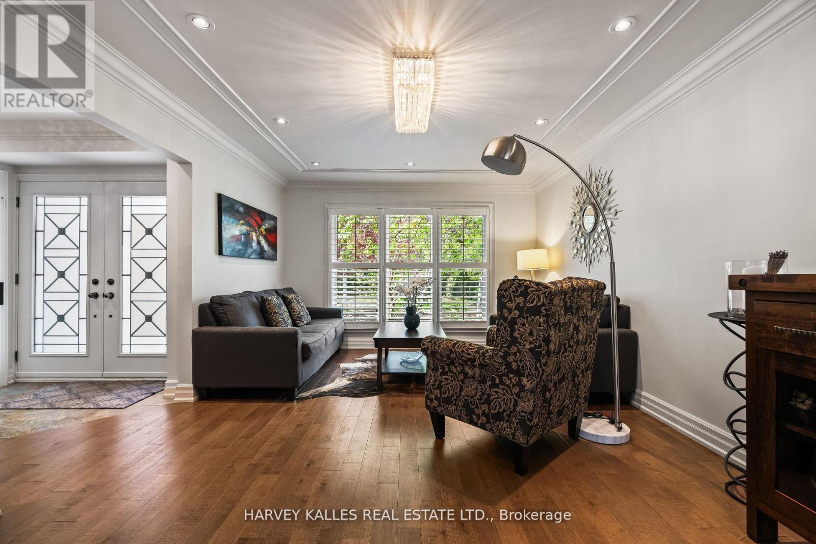 1268 Cermel Drive W, Mississauga, Ontario  L5H 3V4 - Photo 6 - W12536360