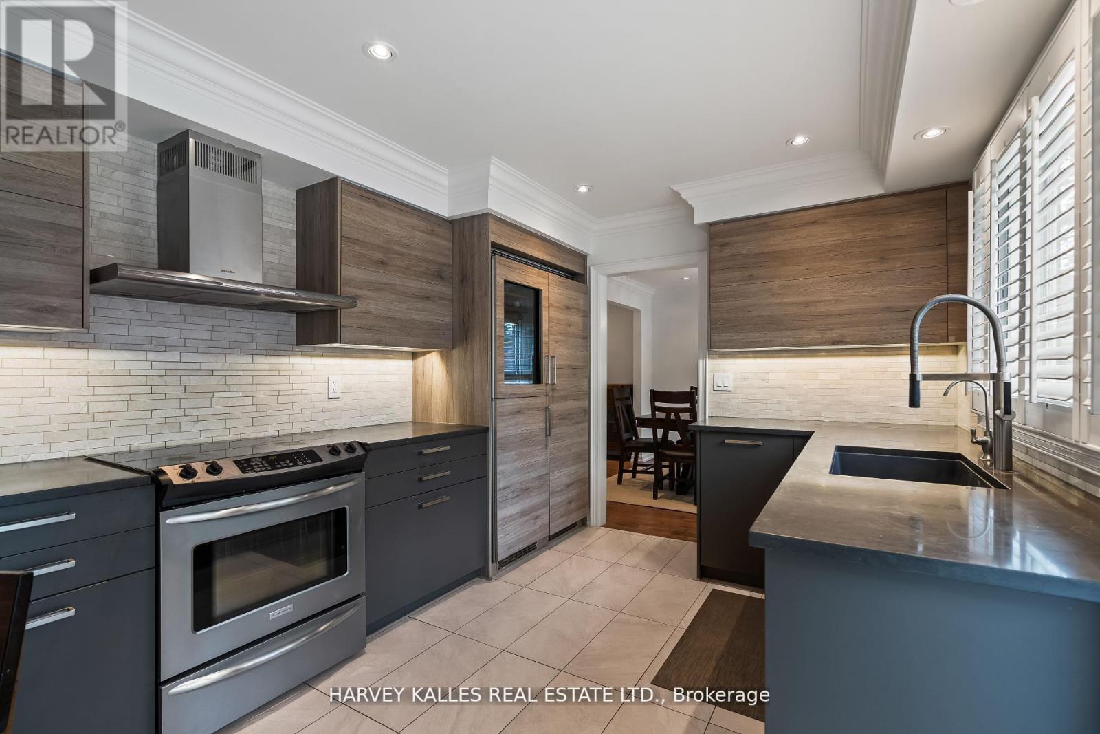 1268 Cermel Drive W, Mississauga, Ontario  L5H 3V4 - Photo 9 - W12536360