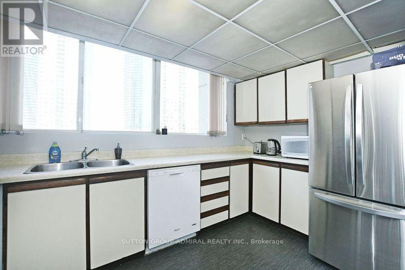 609 - 3700 Kaneff Crescent, Mississauga, Ontario  L5A 4B8 - Photo 14 - W12536362