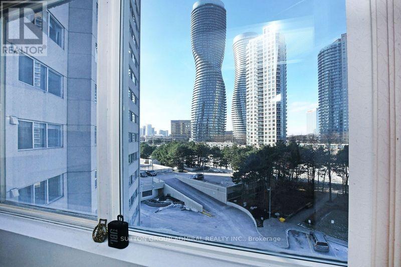 609 - 3700 Kaneff Crescent, Mississauga, Ontario  L5A 4B8 - Photo 16 - W12536362