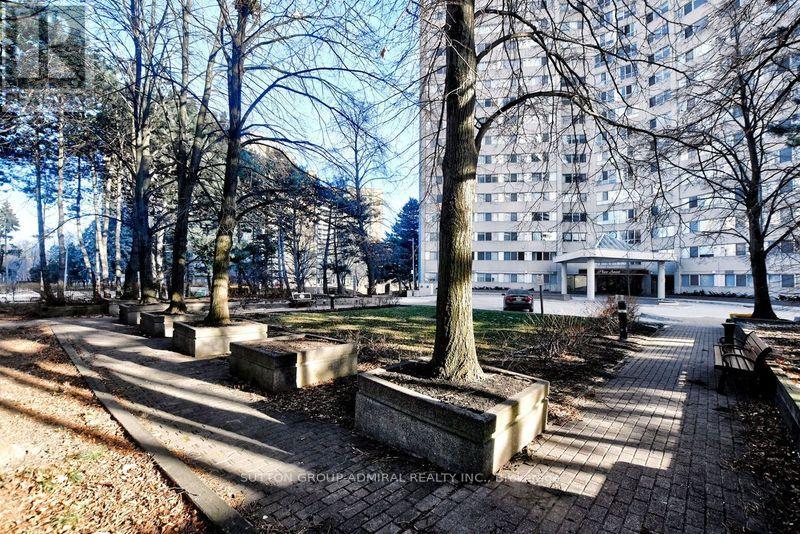 609 - 3700 Kaneff Crescent, Mississauga, Ontario  L5A 4B8 - Photo 3 - W12536362