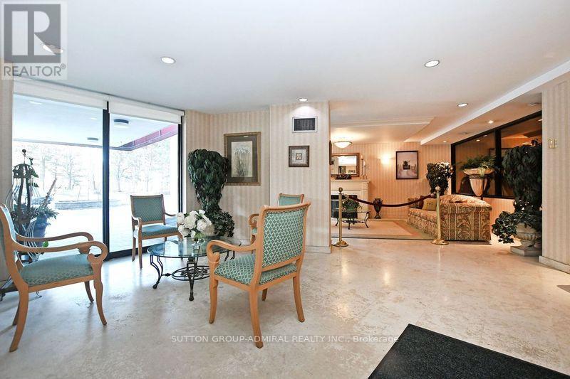 609 - 3700 Kaneff Crescent, Mississauga, Ontario  L5A 4B8 - Photo 5 - W12536362