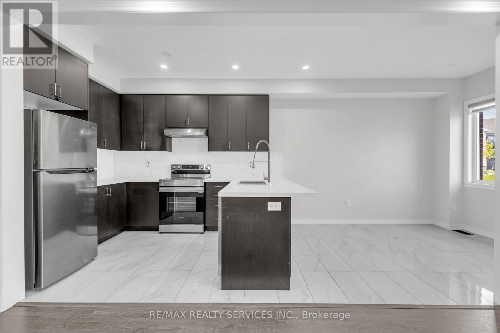 41 Trail Bank Gardens, Hamilton, Ontario  L8B 1Y5 - Photo 10 - X12536122