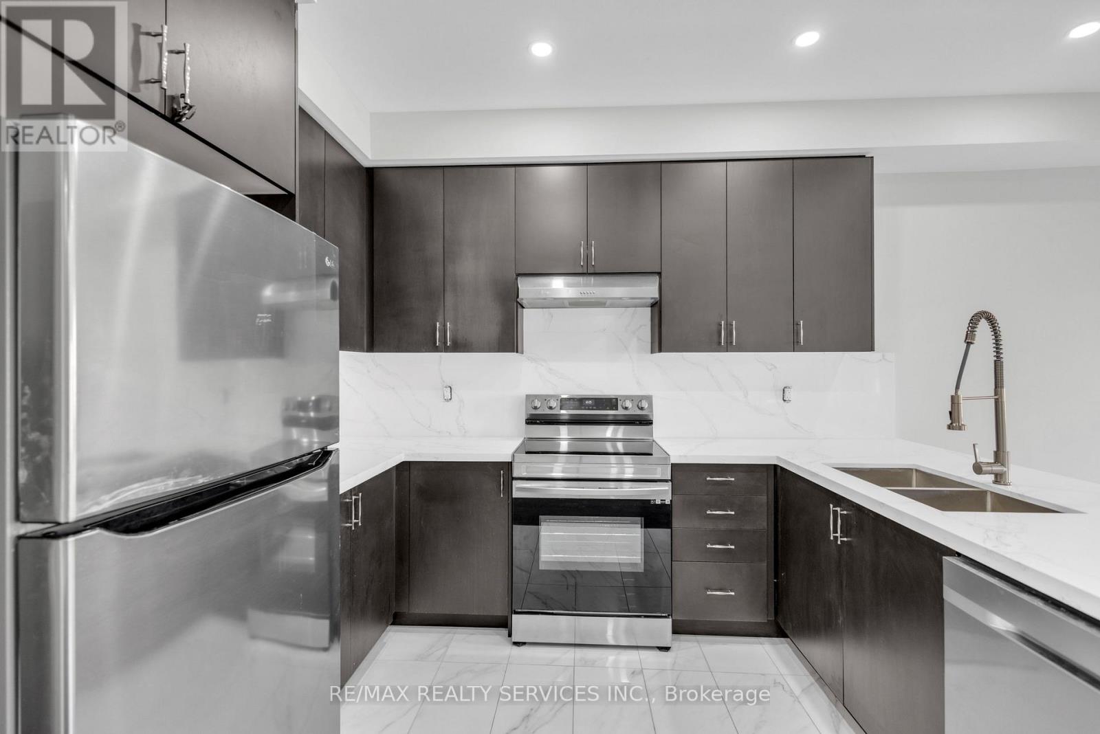 41 Trail Bank Gardens, Hamilton, Ontario  L8B 1Y5 - Photo 12 - X12536122