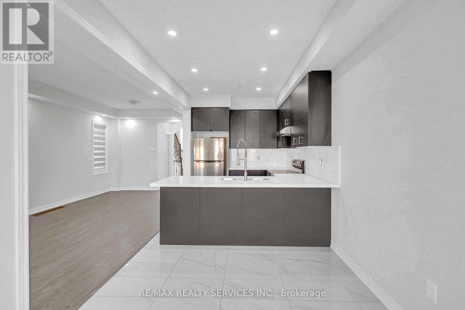 41 Trail Bank Gardens, Hamilton, Ontario  L8B 1Y5 - Photo 13 - X12536122