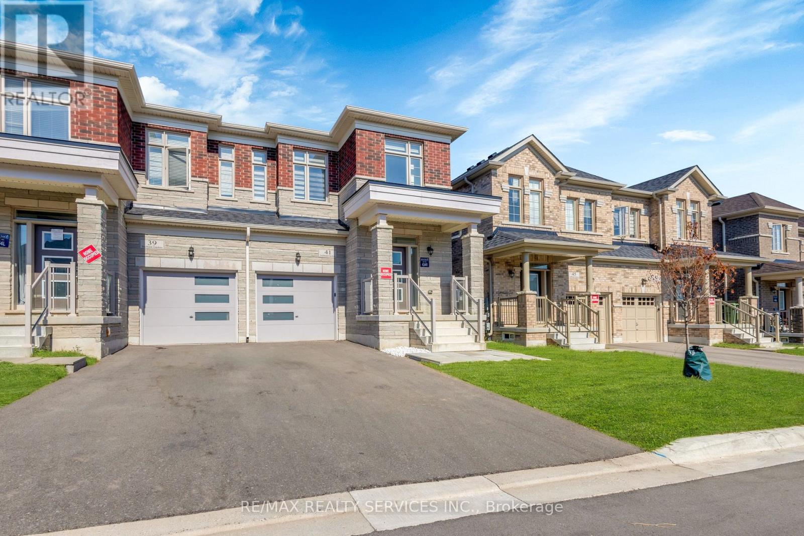 41 Trail Bank Gardens, Hamilton, Ontario  L8B 1Y5 - Photo 2 - X12536122