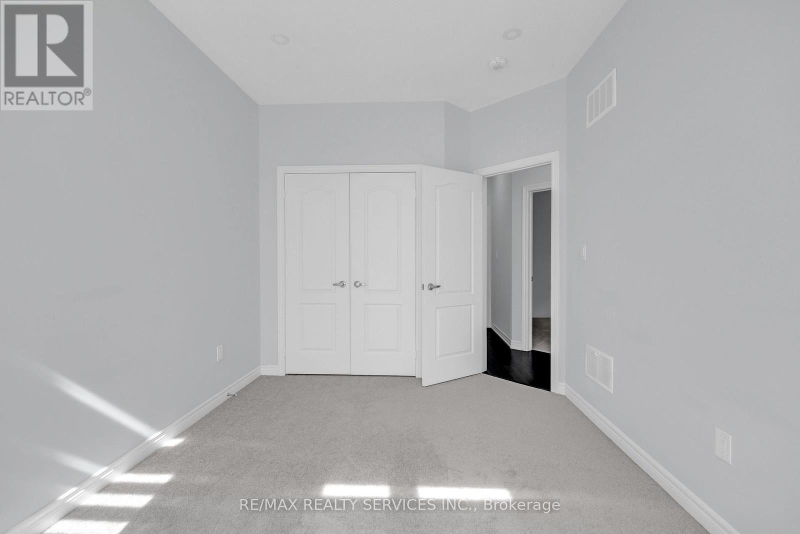 41 Trail Bank Gardens, Hamilton, Ontario  L8B 1Y5 - Photo 23 - X12536122