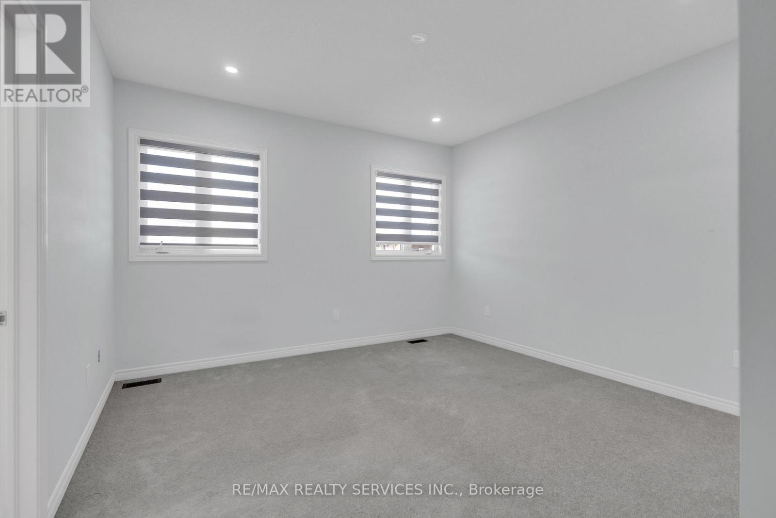 41 Trail Bank Gardens, Hamilton, Ontario  L8B 1Y5 - Photo 24 - X12536122