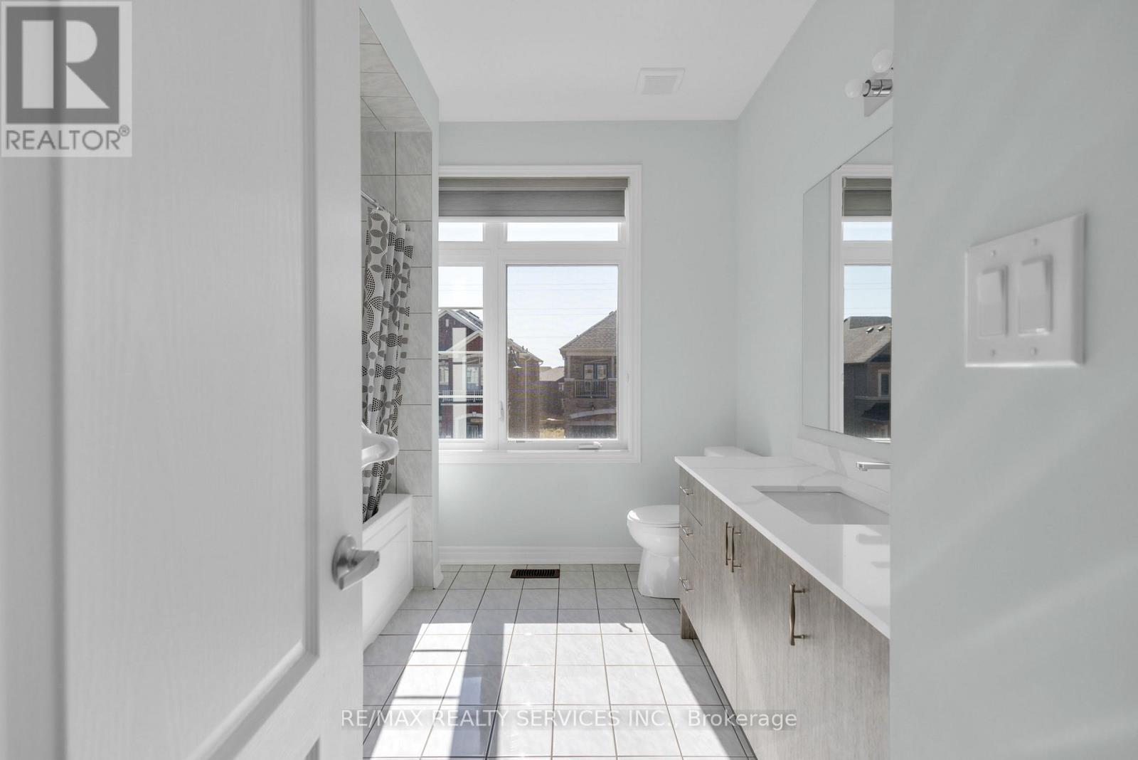 41 Trail Bank Gardens, Hamilton, Ontario  L8B 1Y5 - Photo 30 - X12536122