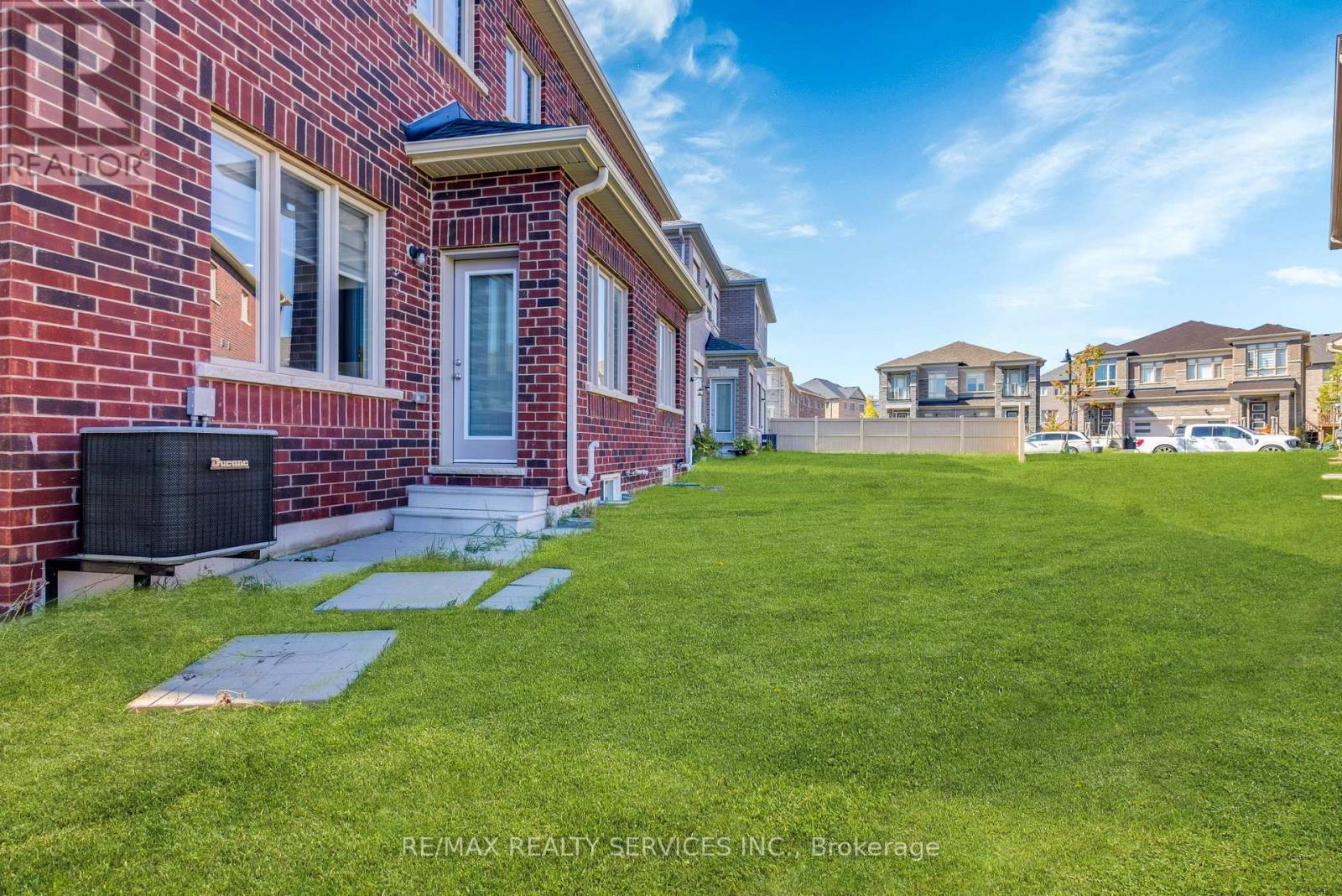 41 Trail Bank Gardens, Hamilton, Ontario  L8B 1Y5 - Photo 39 - X12536122