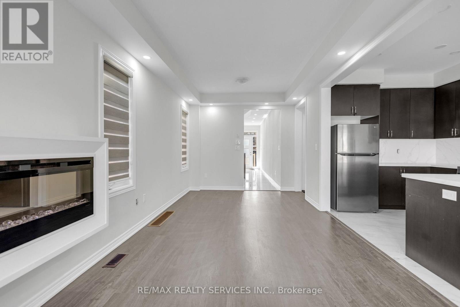 41 Trail Bank Gardens, Hamilton, Ontario  L8B 1Y5 - Photo 9 - X12536122